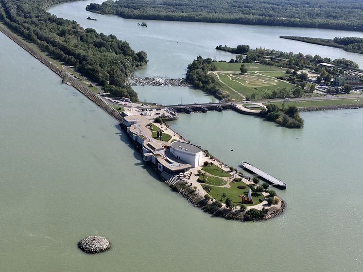 DANUBIANA MEULENSTEEN Art Museum - BRATISLAVA — RANCINAN
