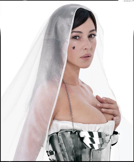 Monica Bellucci - Portrait “Vanité”